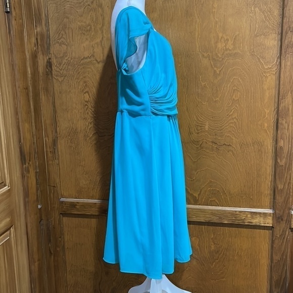 Jasmine B2 Cocktail/Bridesmaid Dress with Convertible Straps - EUC - Picture 3 of 9